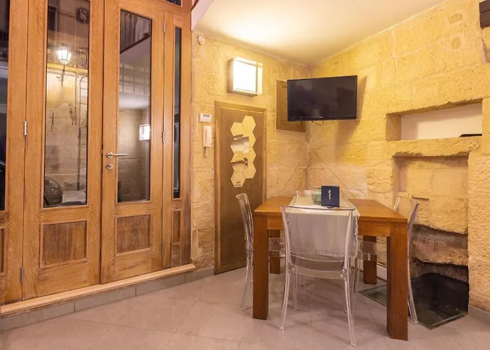 فندق مبيت وإفطار Espezia 3*